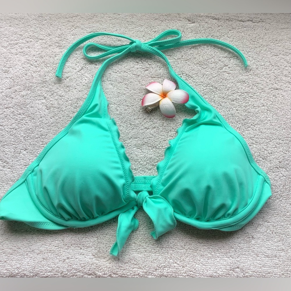 ☀️New 34B Victoria’s Secret Ruffle Halter Bikini Top